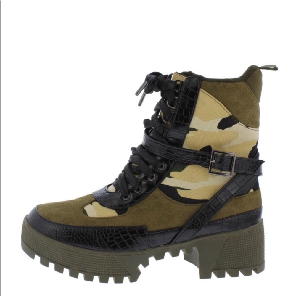 BOGO New camo boots